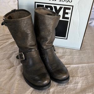 Frye Veronica Short, sz. 8.5, EUC